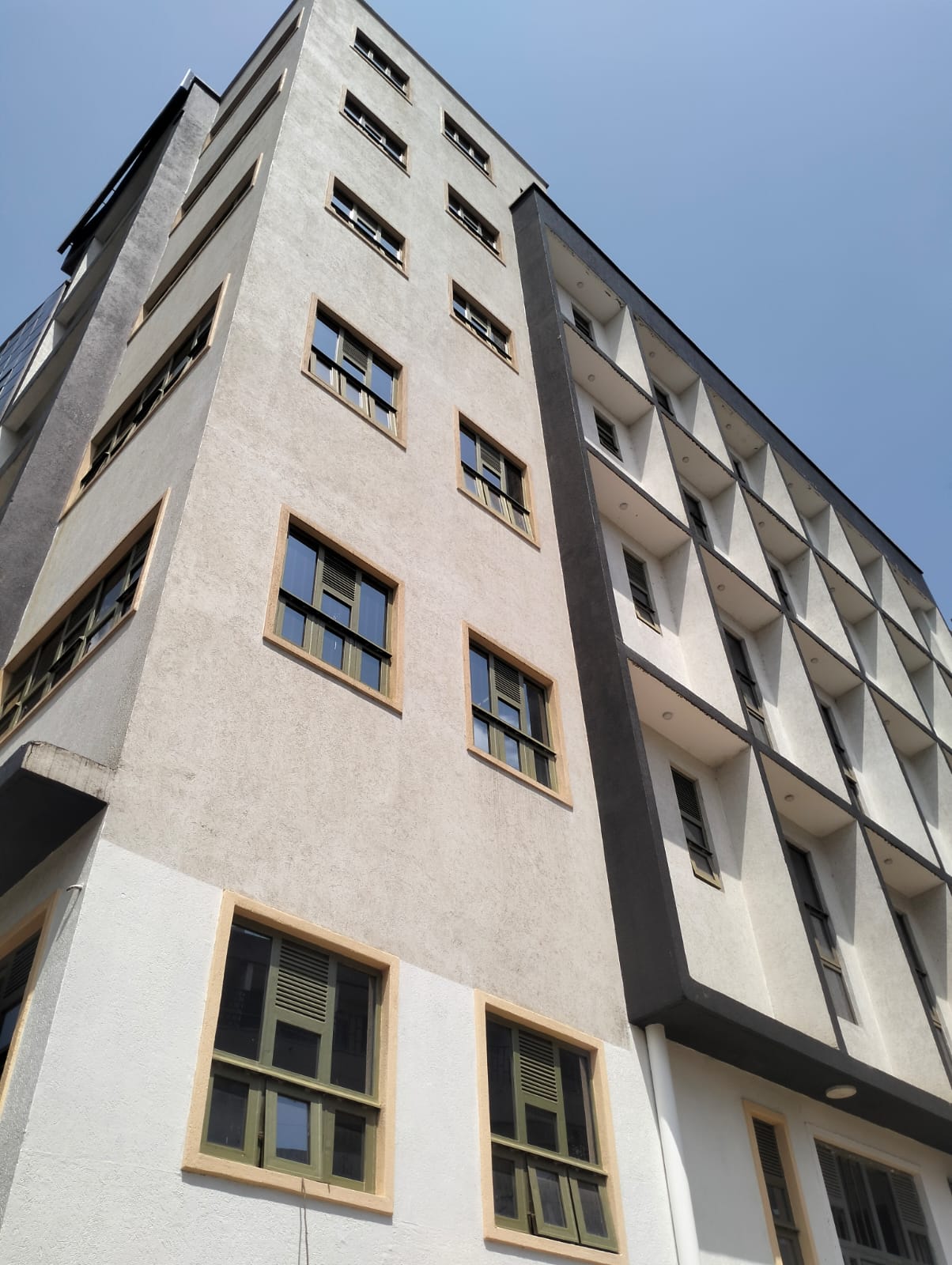 The patterned facade and blue glass of KampDavid Mall